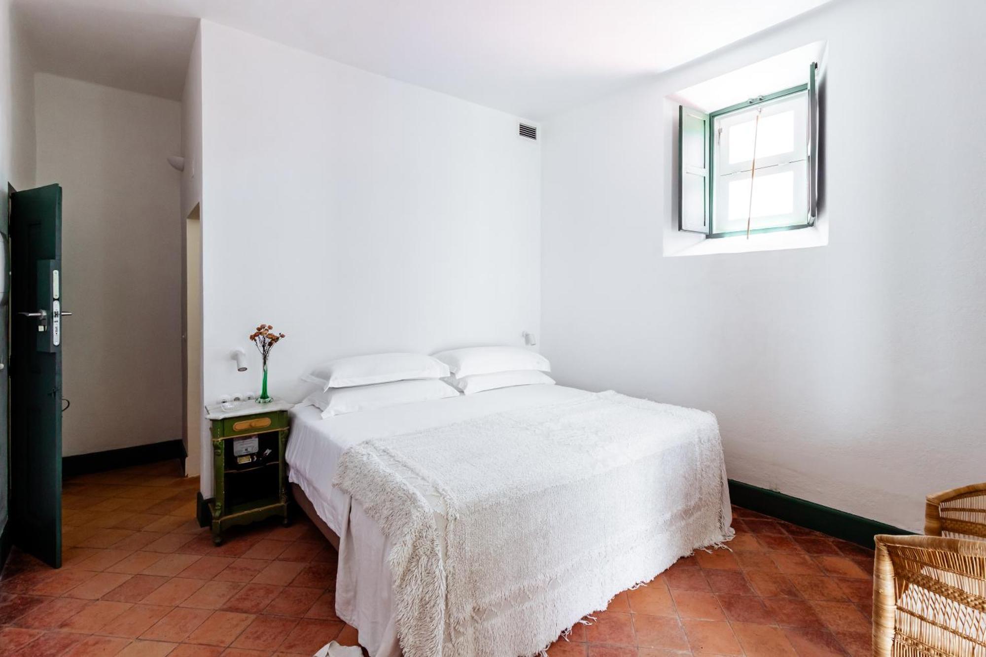 Amada Moura Bed & Breakfast Room photo